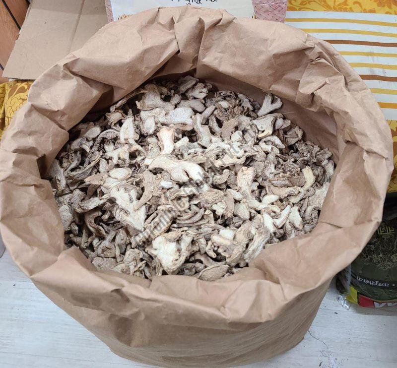 Light Brown Organic Dehydrated Ginger Flakes, Packaging Type : PP Bag