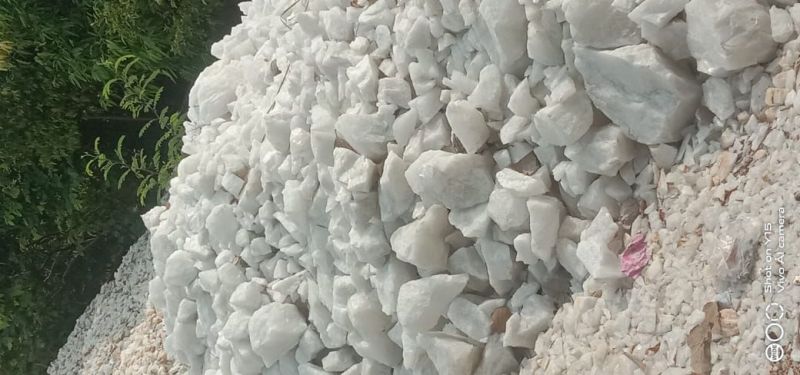 M Grade Quartz Lumps for Industrial Use