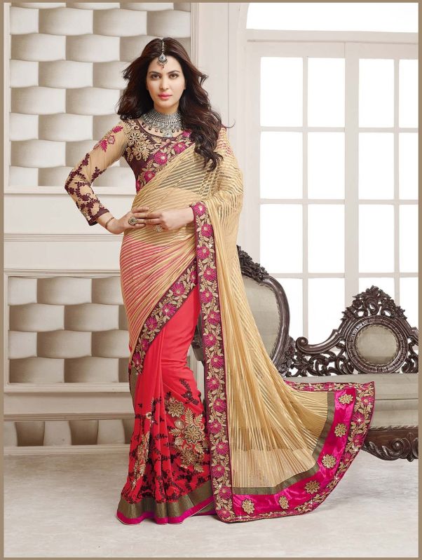 Ladies Wedding Wear Embroidery Saree, Speciality : Dry Cleaning