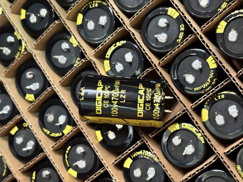 4700MFD - 100 Vdc Snap-in Capacitors, Mounting Type : Through Hole