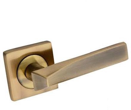 Riden Brass Rose Handle