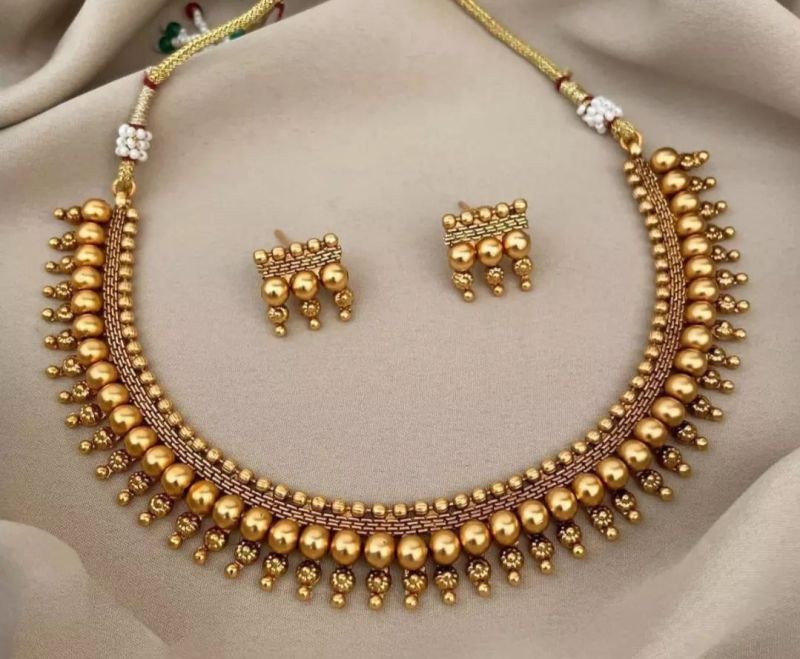 Golden Kundan Necklace Set