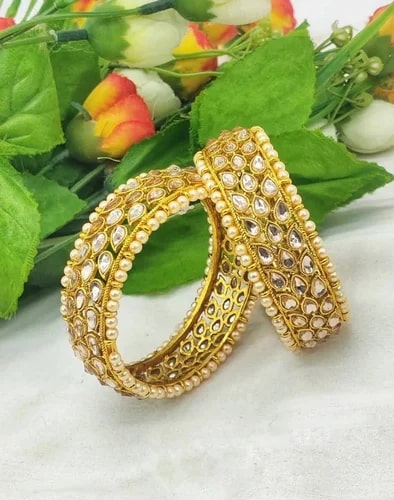 Polished Metal Kundan Bangles, Shape : Round