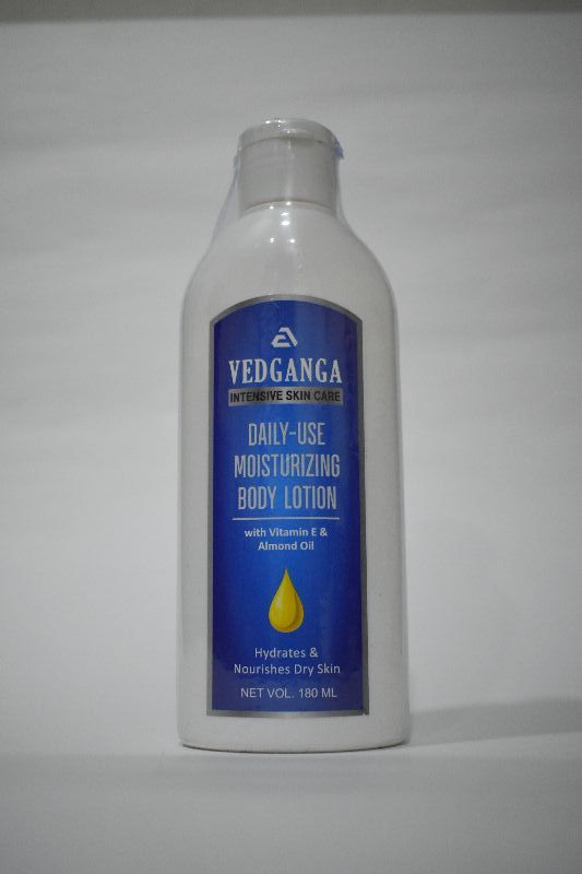 White Vedganga Moisturizing Body Lotion