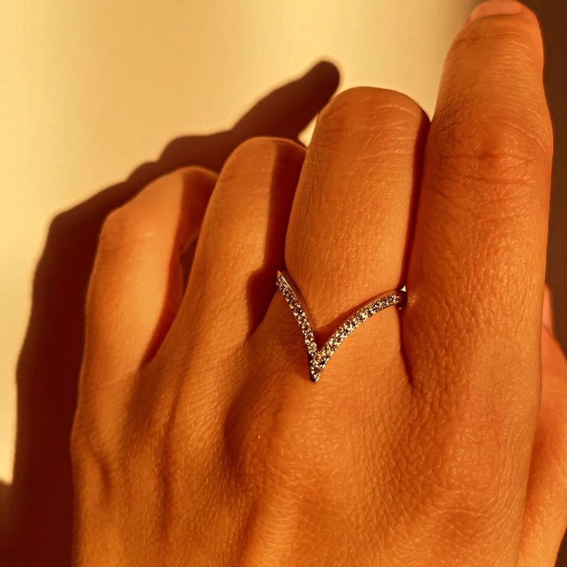 Sparkling V Shape 925 Silver Ring