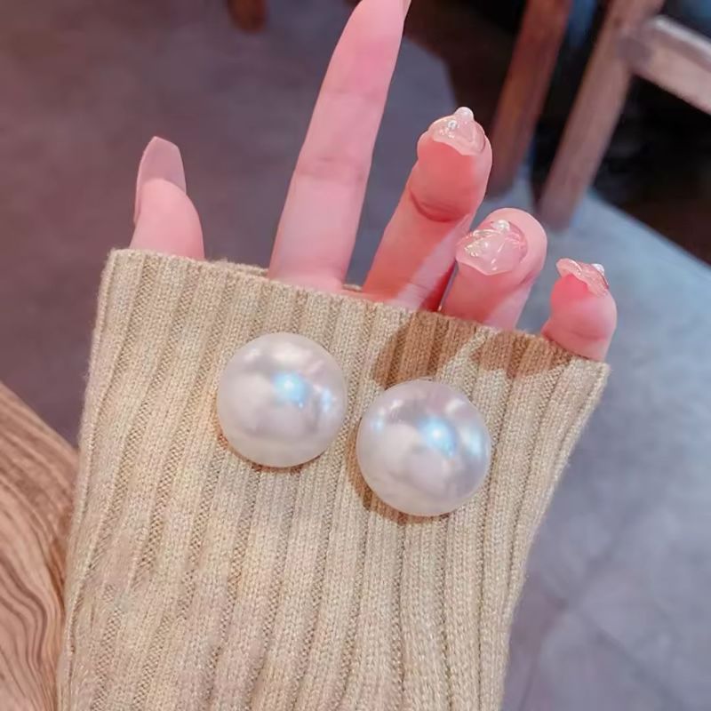 JJK17 Ladies White Pearl Stud Earrings