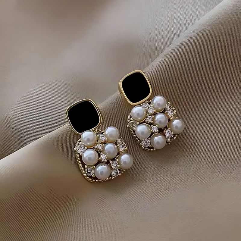 JJK58 Ladies Stylish Pearl Stud Earrings