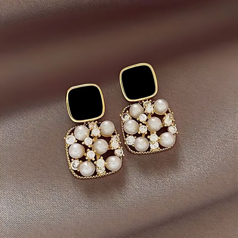 JJK58 Ladies Stylish Pearl Stud Earrings