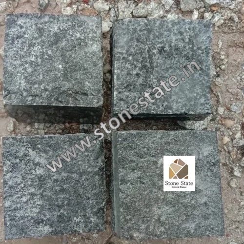 Rough-Rubbing Cobbles Black Granite, Brand Name : Stone State