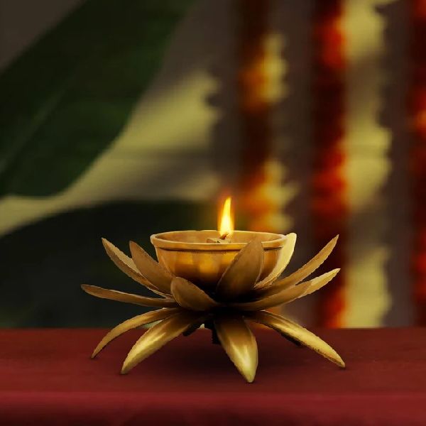 Polished Brass Lotus Diya One Size, Brand Name : Giri
