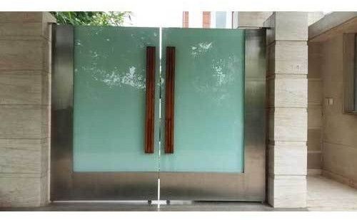 Smooth Glass Gate, Width : Customizable