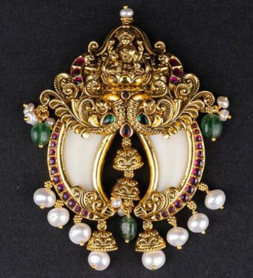 Saachi Silver Pendant