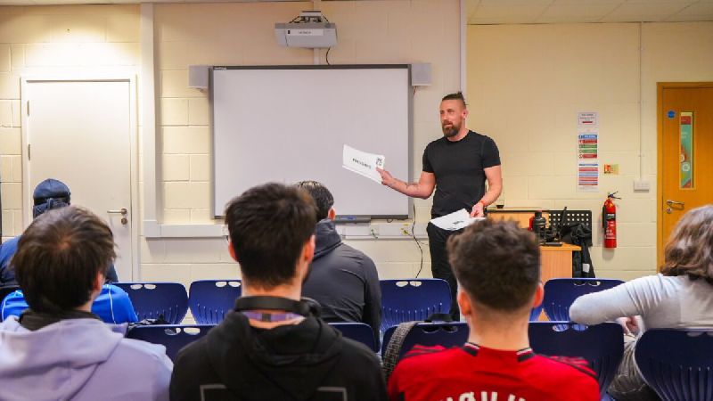 Classy White Projection Screens for Indoor Use