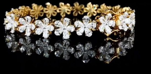 Beautiful Flower Shaped Women Diamond Bracelet