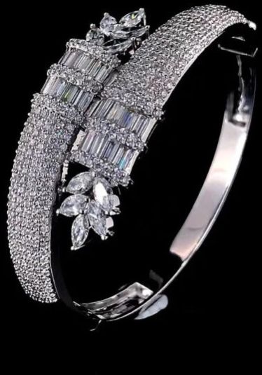 Unique Design Women Diamond Bracelet