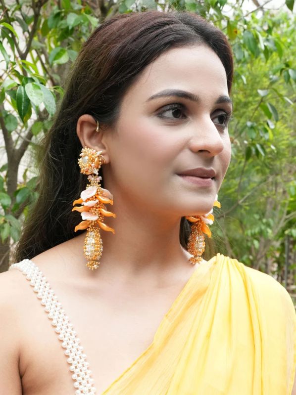 Nirguna Ladies Earcuff