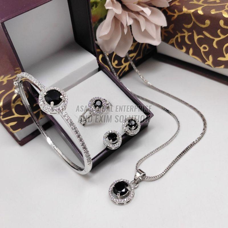 Ladies Brass Black Stone Pendant Combo Set
