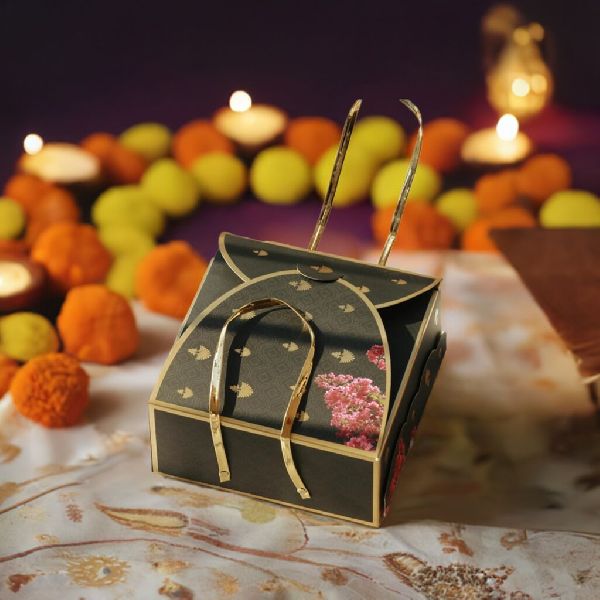 Polished Wooden Corporate Hampers