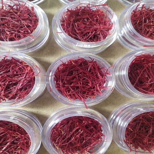 Pure Kashmiri Saffron, Color : Deep Red, Form : Thread