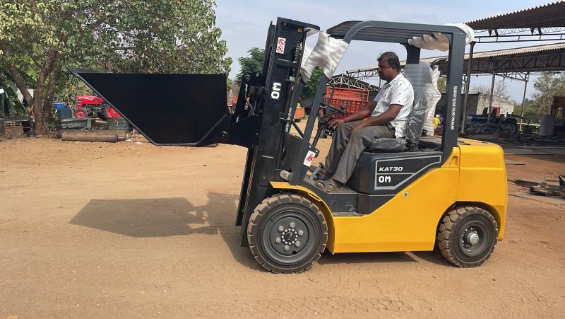 Forklift Trucks With Gravel Bucket