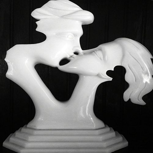 Polished White Marble Couple Face Showpiece for Decoration