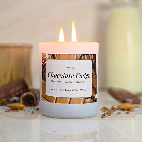 Soy wax Chocolate Fudge Scented Candle, Brand Name : Radiate