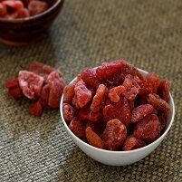 Dry Strawberry, Color : Red, Packaging Type : Sealed Bag for Snacking