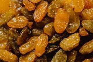 Raisins, Color : Dark Brown for Snacking, Baking, Cooking