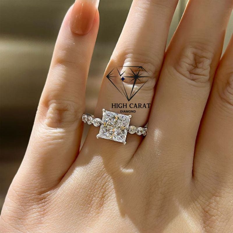 Center Diamond Princess Shape And Size Stone Round Shape Diamond Wedding Wear Diamond Ring For Women