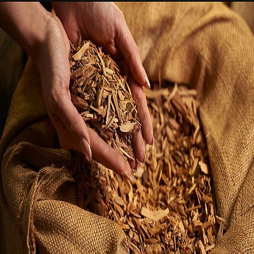 Indian Sandalwood Chips, Packaging Size : 25-50kg, Grade : Premium
