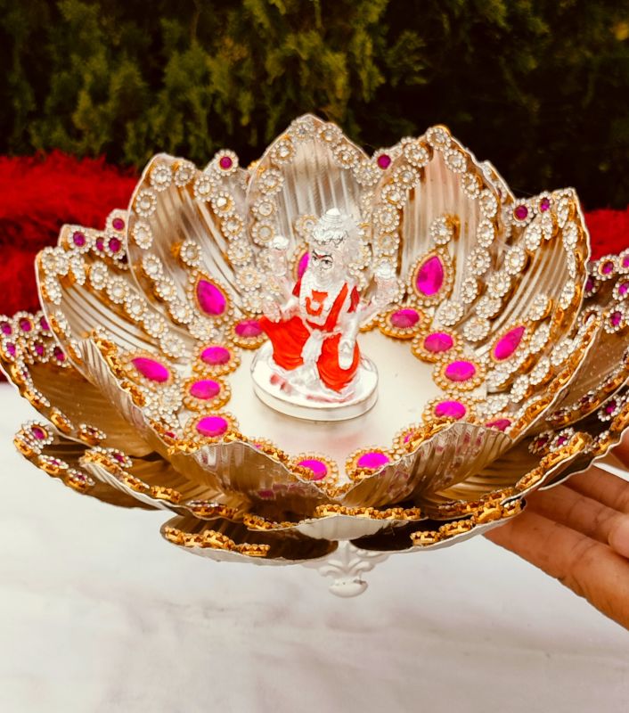 Metal Fancy Lotus Stool