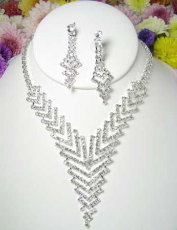 Gold Diamond Necklace Set