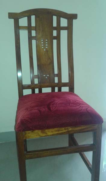 Polished Wooden Chairs, for Home, Office, School, Feature : Easy To Place, High Strength