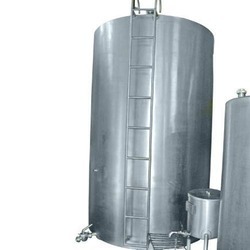 Vertical Metal Milk Collection Tank, for Transportation, Capacity : 10-500L