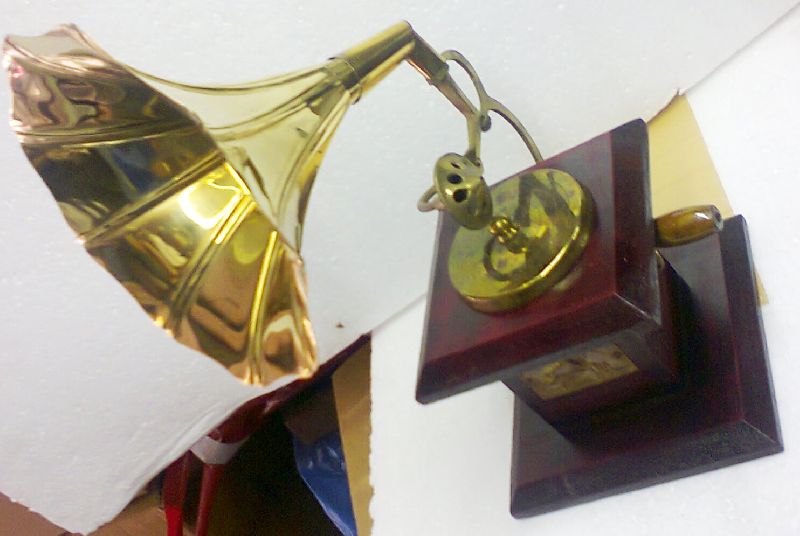 Brass Polished Gramophone, Style : Antique