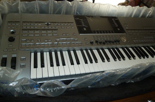 Yamaha Tyros 5-76 - Arranger Workstation Keyboard