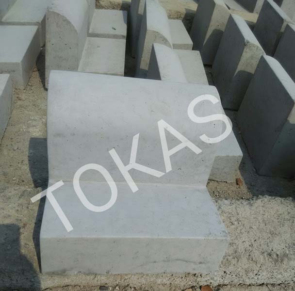 Concrete kerbstone