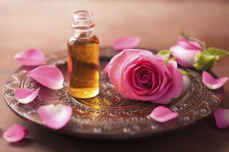 Rose oil, Form : Liquid