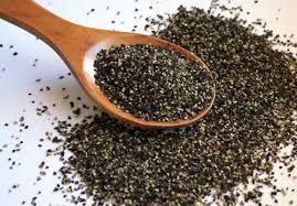 Crushed Black and White Pepper Seeds and Powder
