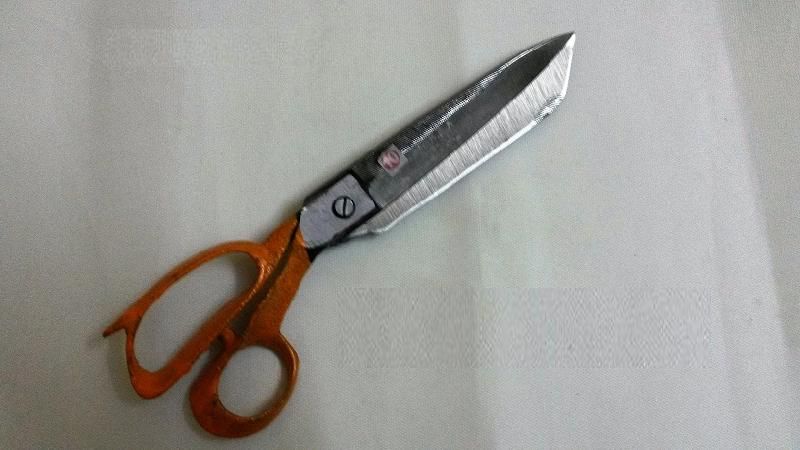 Polished Reti Iron Handle Scissors, Feature : Sharpe Edges, Corrosion Proof