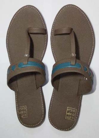 Ladies Leather Chappal, for Casual Wear, Feature : Comfortable, Durable, Shiny Look
