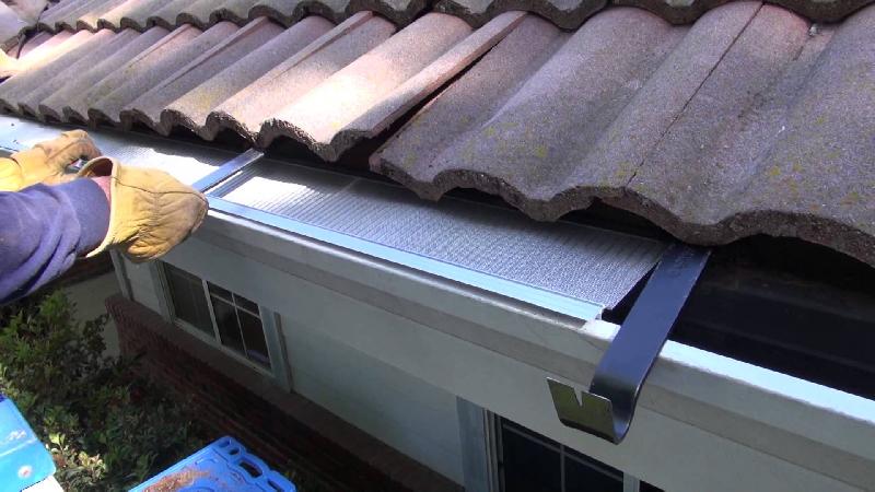 SLOPE ROOFS RAIN WATER GUTTER SYSTEM