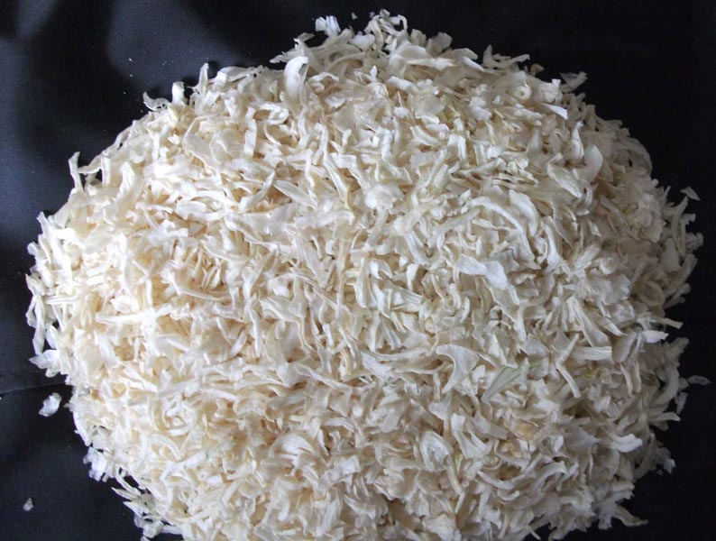 Rajvadi Foods Dehydrated White Onion Flakes, Packaging Type : Poly bags carton