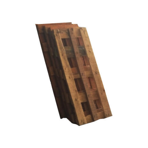 Wooden packing pallet