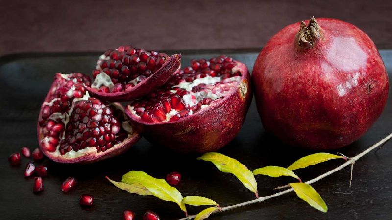 Common fresh pomegranate, for Food, Feature : Rot Free