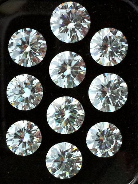 Round White Moissanite Diamonds