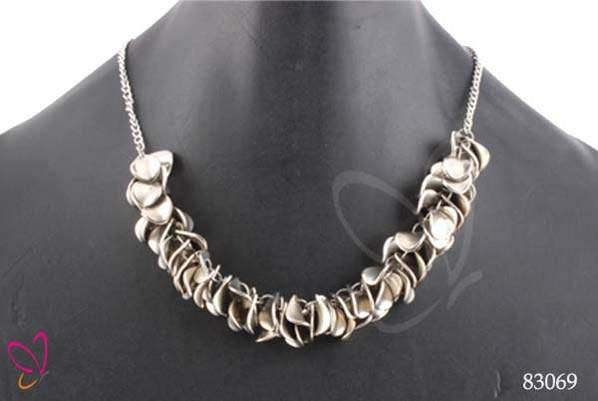 Metal Fashion Necklace (83069), Color : Silrver