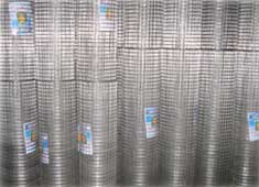 Mild Steel Welded Mesh, for Fencing, Building roads, Buildings, Pottery, Feature : Sold in from of roll sheets