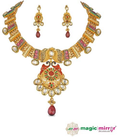 Gold Polish Vilandi Necklace Set