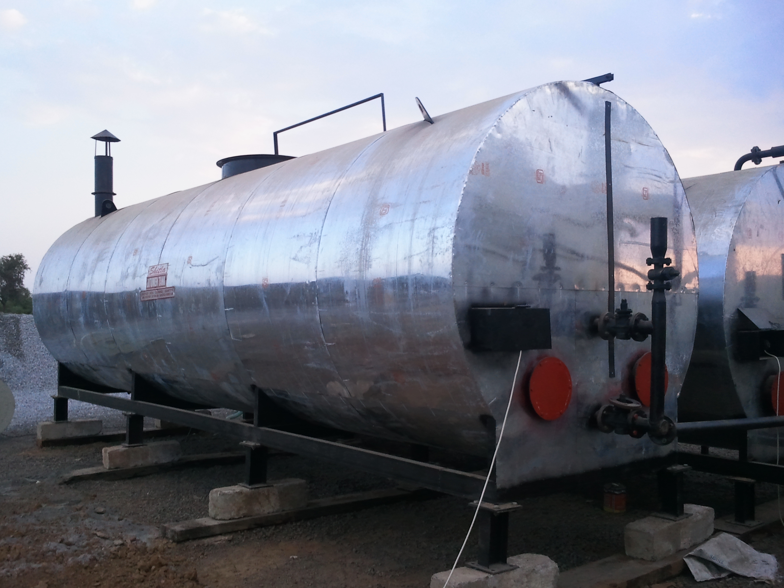 Asphalt (bitumen)  Tank